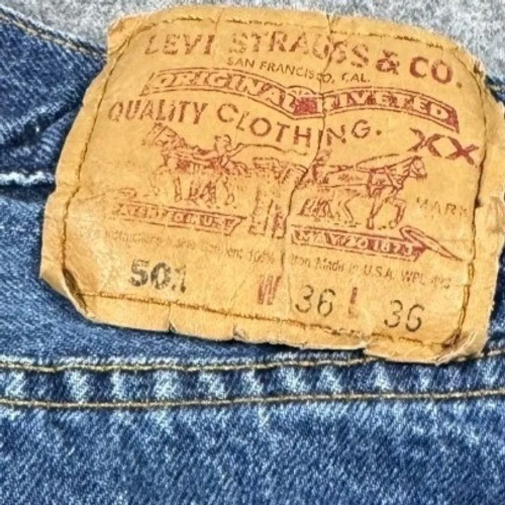 VTG Levis 501 Mens Straight Leg Blue Denim Jeans 32x32 Medium Wash USA Made 90s‎
